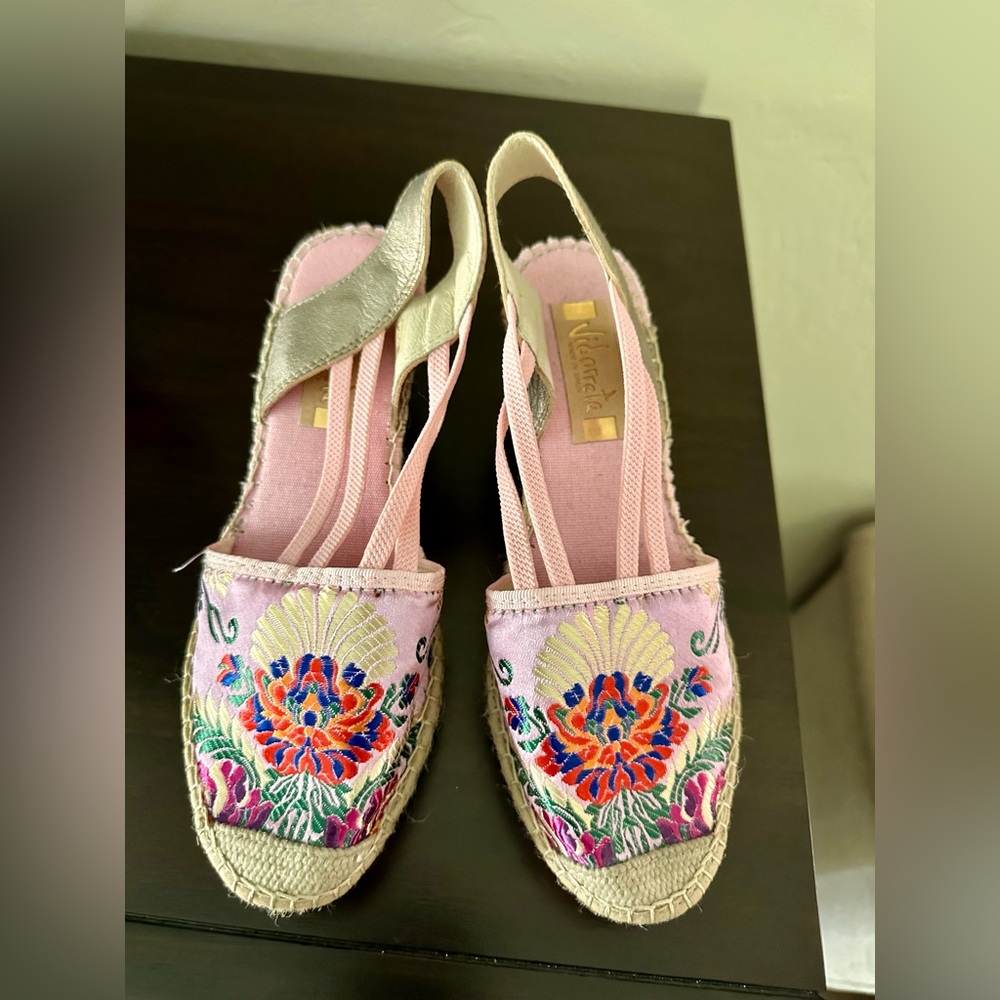 Vidoretta pink wedge